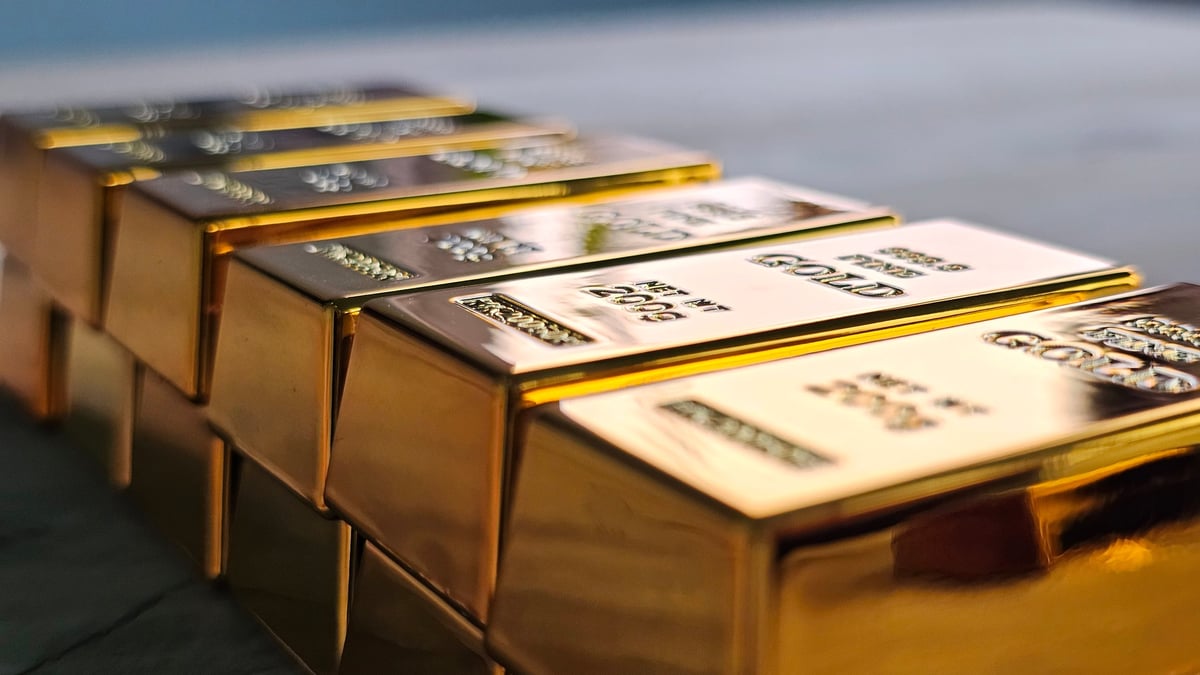 Gold bars stacked neatly showing weight and metal purity